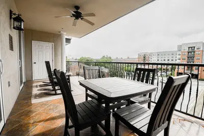 Image de Tiger's Den in the Heart of Downtown! !