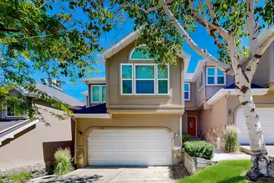 Image de Charming townhome w/ private hot tub, foosball table, easy canyon access