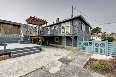 Image de Pet friendly 3 Bedroom Cottage - 5 blocks to beach access