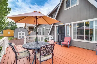 Mountain-View Cabin in Pinetop w/ Fire Pit & Yard