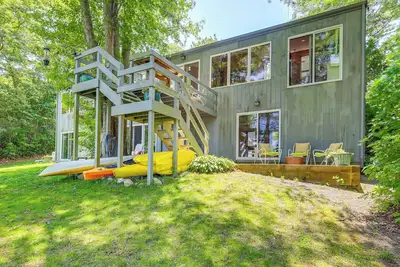 Image de Pocasset River Access: Spacious Getaway w\/ Views!