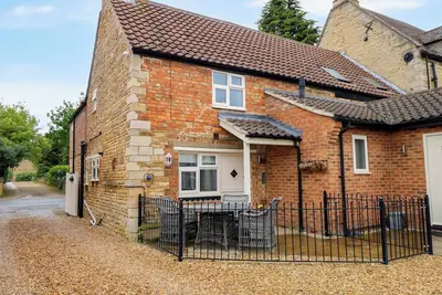 Image de The Old Bakery Cottage, pet friendly, with a garden in Peterborough