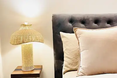 Image de Comfy Neutral Living/Modern/Free Parking