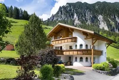 Image de Haus Alvier - 3-Zimmer FeWo Rothorn mit Terrasse