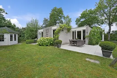 Image de Detached and completely single-floor holiday bungalow on the award-winning holiday park Klepperstee near the beach and the North Sea.