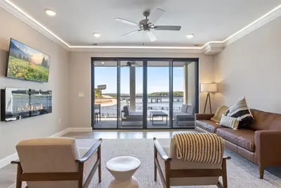 Image de Horizon Hideaway - 2 Lakeside Pools & Firepits!