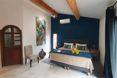 Image de Villa Betty, charme dans les Alpilles. Piscine chauffée.