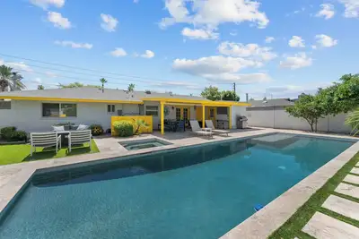 Image de 3 Br Oasis w\/ Private Pool  in Old Town
