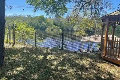 Image de Private River Paradise- Cozy 3-bedroom house in welcoming Bell, Fl- with WiFi