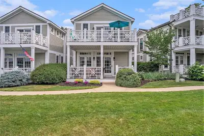 Image de Lake Front Condo W/ Pool Access, Walk to Saugatuck