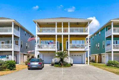 Image de 🌴Poopka & Denny's Beach Condo-Blocks from Beach w/ Fenced In Yard 🌴