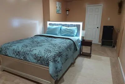 Image de Cozy 1-bedroom house in wonderful Bowie with WiFi, fitness room, and close to Dc