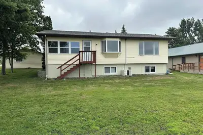 Image de Cozy 2-bedroom/2-bath house located just outside Roy Lake State Park.