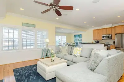 Image de 4br Duplex Steps to Beach!