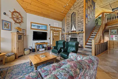 Image de Half Block to Beach and Golf, Hot Tub, Pool Table, Game Room, and More!