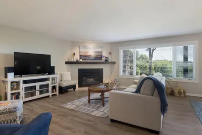 Image de 2 bedroom condo with incredible view of torch lake