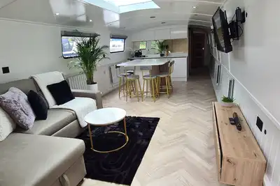 Image de Enjoyable boat Selena Aqua Retreat with WiFi in charming Liverpool Albert Docks