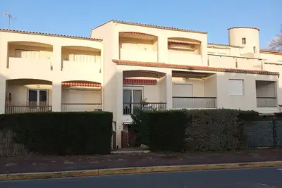 Image de Bel appartement dans résidence avec piscine et tennis proche mer et forêt