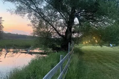 Image de The Narrows Guesthouse - Getaway w\/ Scenic Pond + Fire Pit in Narrowsburg, Ny