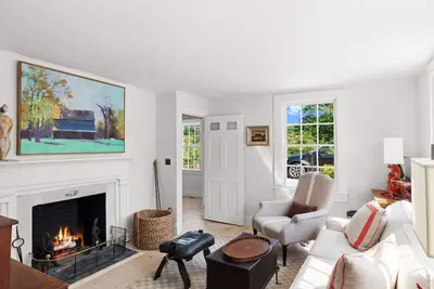 Image de Commanding view of Lily Pond in 4-bedroom house in enchanting Nantucket.