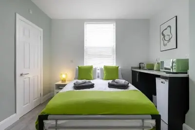 Image de Room 3 · Cozy Nottingham studio near Forest Football Ground| Pass The Keys