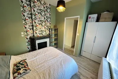 Image de Appartement de plein pieds dans une maison de maître piscine jacuzzi extérieur