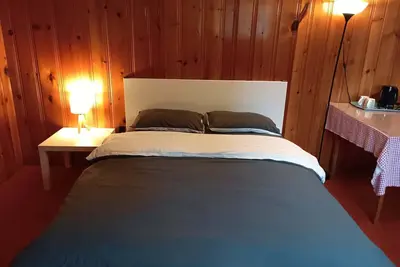 Image de Sunny Big Basement Room with shared bathroom