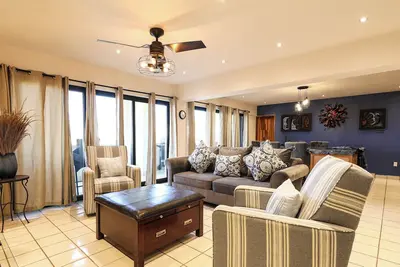 Image de Enjoy Your Vacation In This Exquisite Condominium!