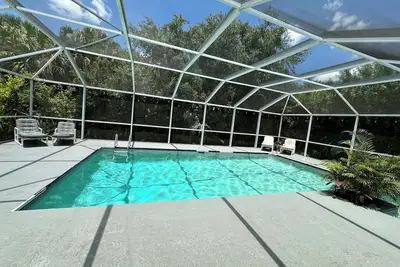 Image de Charming 4-bedroom house with headed pool, Ac, wifi and games. Fun for all!