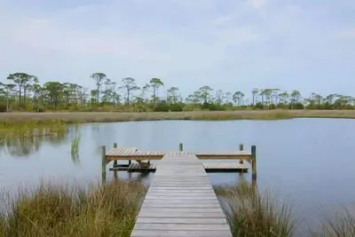 Image de Canal- Bay Front family home 5-bedroom Sleeps 18 Pool coming soon Boat Dock