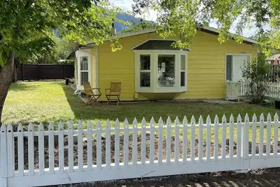 Image de Quiet, cozy, 3-bedroom house, minutes away from Lake and wineries. Pet-friendly!