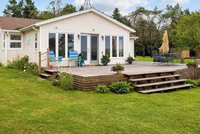 Quaint Cottage with direct beach access and water views that go on for miles.