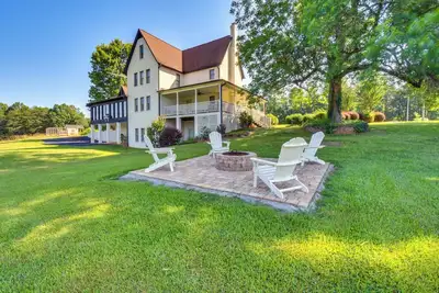 Image de Home w\/ Fire Pit on 27 Acres in Walhalla!