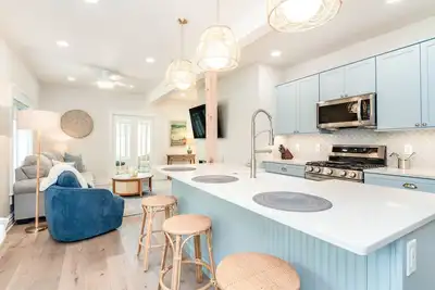 Image de Coastal Inspired Beach House - Steps from South Beach & Kids Corner!