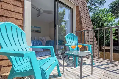 Image de 10 minutes drive from the beach! Close to popular attractions and the Speedway.