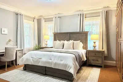 Image de Luxury California King 1 Bedroom at Hale House