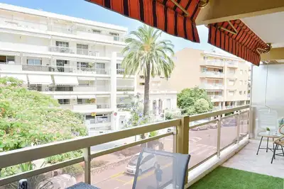Image de Palm Beach studio avec terrasse a 150m des plages