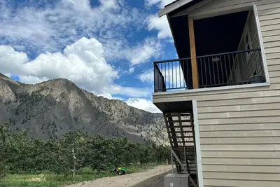 Image de Tremendous 4-bedroom apartment in Keremeos with Ac, WiFi, and all the amenities