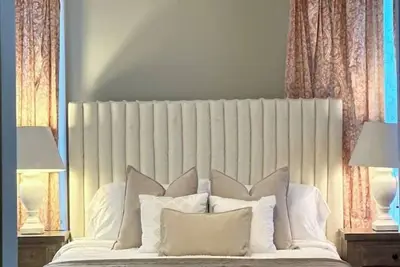 Image de Sleeps 6, Modern French Vacation Home at Brown