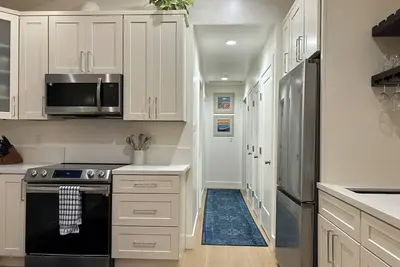 Image de Cozy and Modern Adu cottage in Martinez