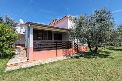Image de Cozy and calm 1-bedroom house with Ac, WiFi and big garden in Fažana
