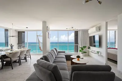 Image de La Cima Ph 4bd Isla Verde Beach 1m$ View Sleeps 10