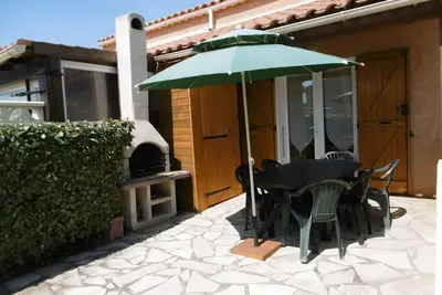 Image de Maison T3 cosy avec terrasse et parking, proche plage - 6 pers, entièrement équipée, secteur calme