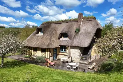 Image de Chaumière typique avec jardin, animaux admis, Wifi inclus