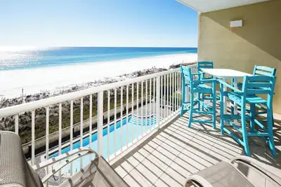 Image de Waters Edge 510 • Amazing Ocean View, Balcony, Large Pool, Covered Parking, Free Beach Service