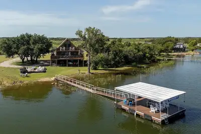 Image de Jj's Point of View! Lakefront Log Cabin on Lake Leon ~ Eastland, Tx!