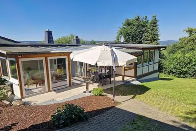Image de GemĂĽtliches Ferienhaus am Hennesee mit Terrasse und Ausblick in die Natur