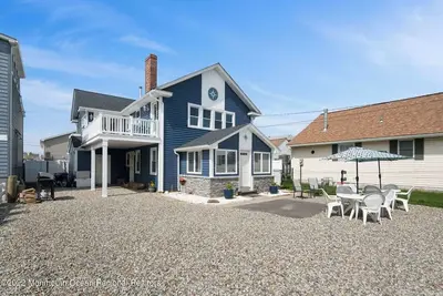Image de Arn25u | 2nd Floor 3br 1. 5 bath within 1 block to it all! Pets! 4 Tags! by Shore Points Vacations