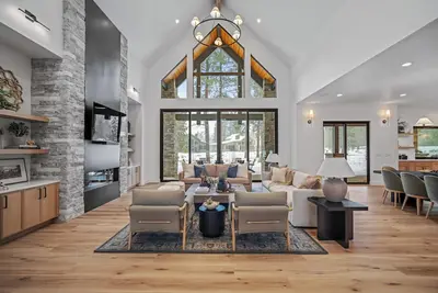 Image de Luxury Family Retreat with Access to Exclusive Golf
