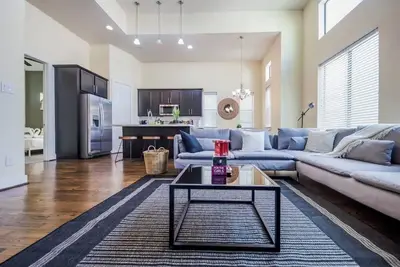 Image de Cozy boho themed 3-bedroom townhome in Eado